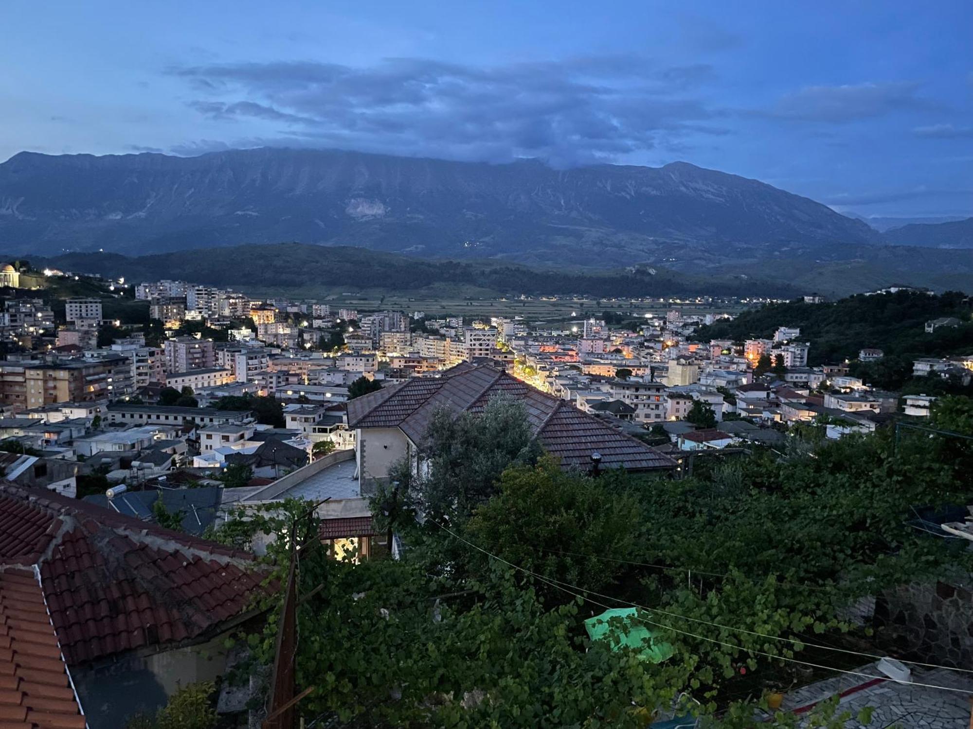 Luigi Guest House Gjirokastër Buitenkant foto