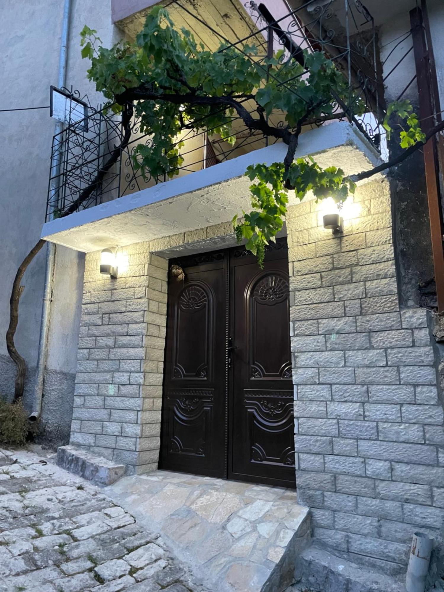 Luigi Guest House Gjirokastër Buitenkant foto