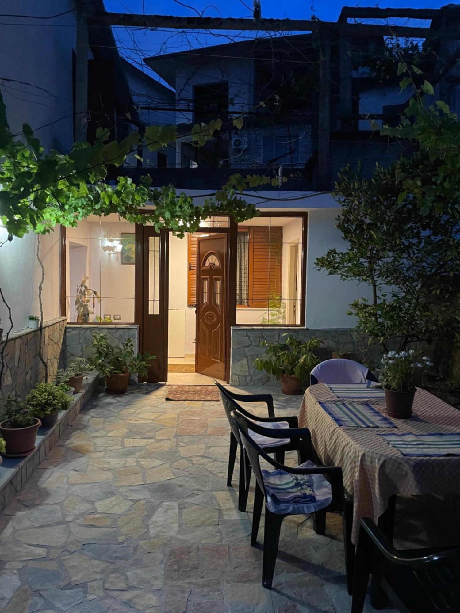 Luigi Guest House Gjirokastër Buitenkant foto