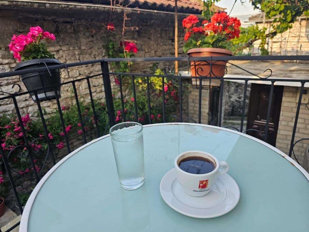 Luigi Guest House Gjirokastër Buitenkant foto