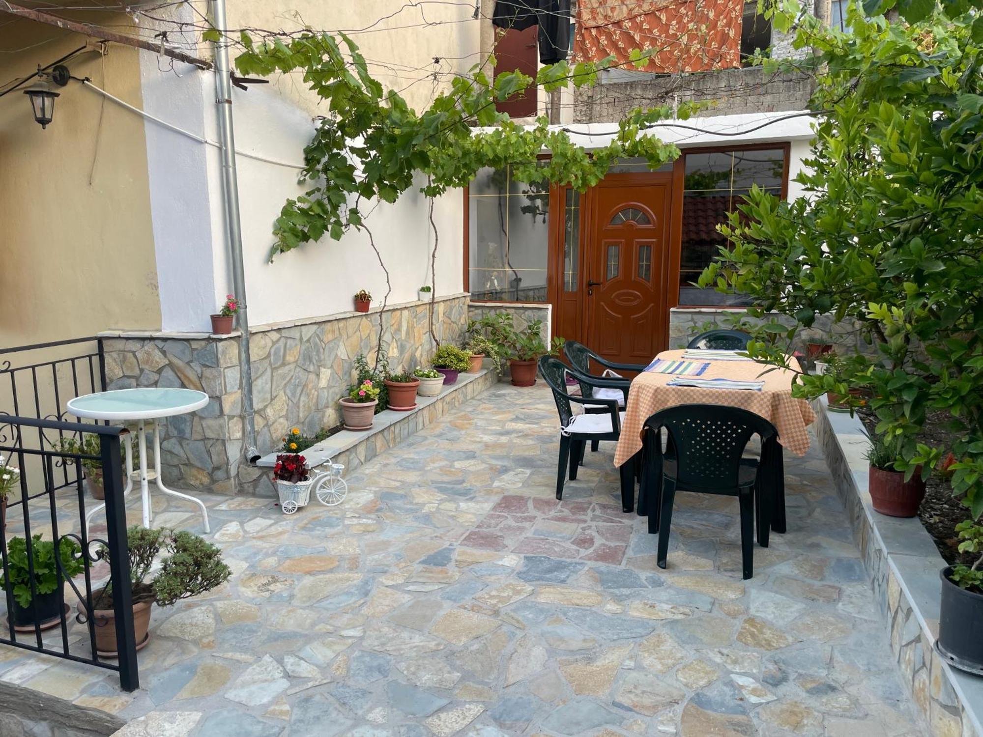 Luigi Guest House Gjirokastër Buitenkant foto