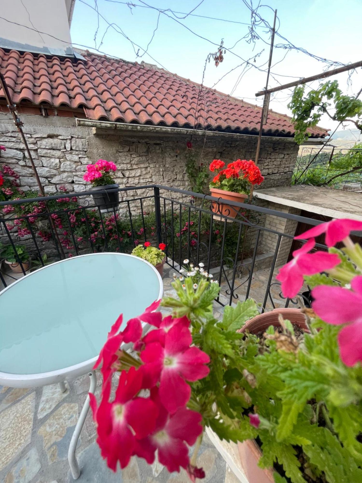 Luigi Guest House Gjirokastër Buitenkant foto